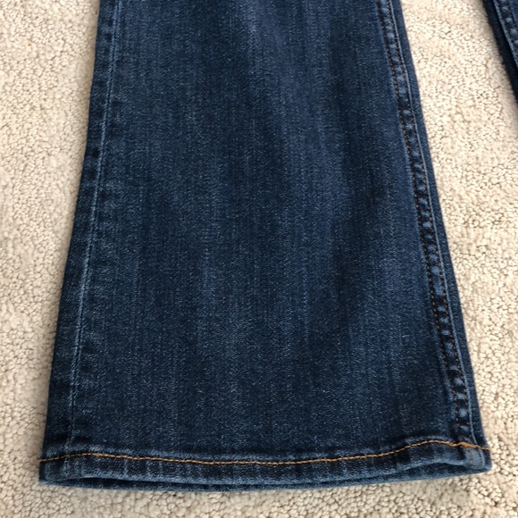 Vigoss Sz 28 Jagger Bootcut Jeans. Medium wash w/factory wiskering on front - Picture 4 of 11